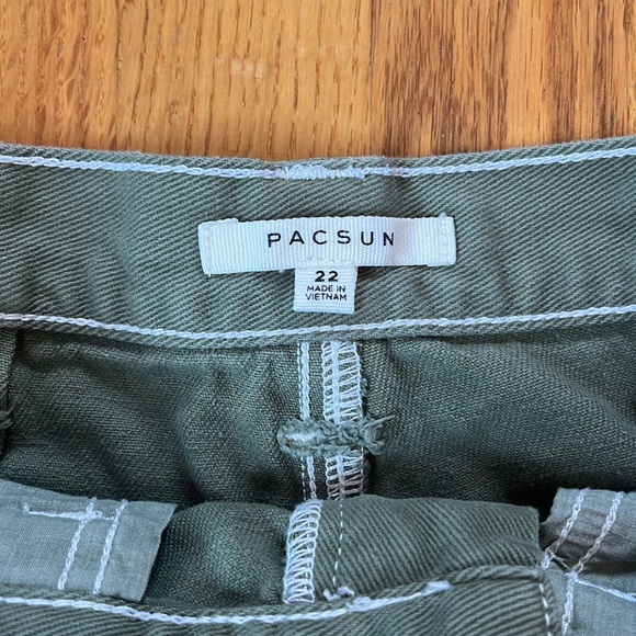 Green shorts - Picture 5 of 5